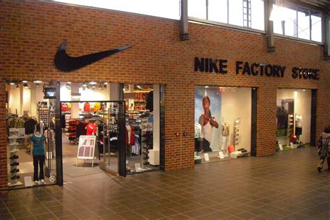 Bewertungen zu Nike Store 